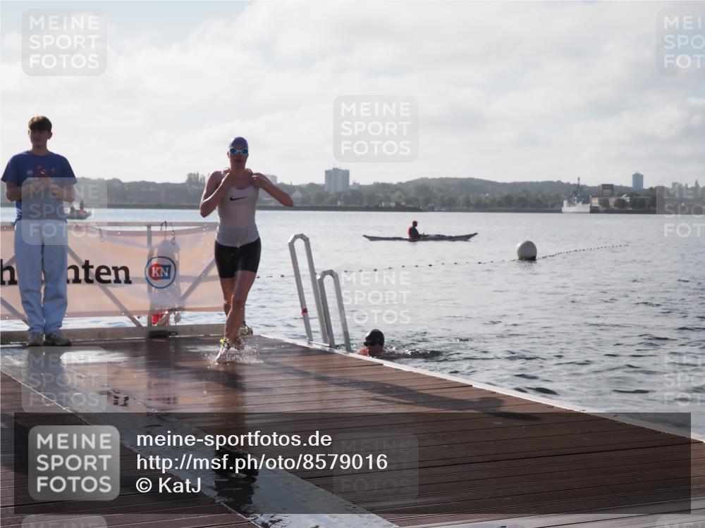 17.08.2025 - KN Förde Triathlon 2025 KatJ http://msf.ph/oto/8579016 17.08.2025 09:20:13 Schwimmen 179, 196, 179, 195, 196 meine-sportfotos.de