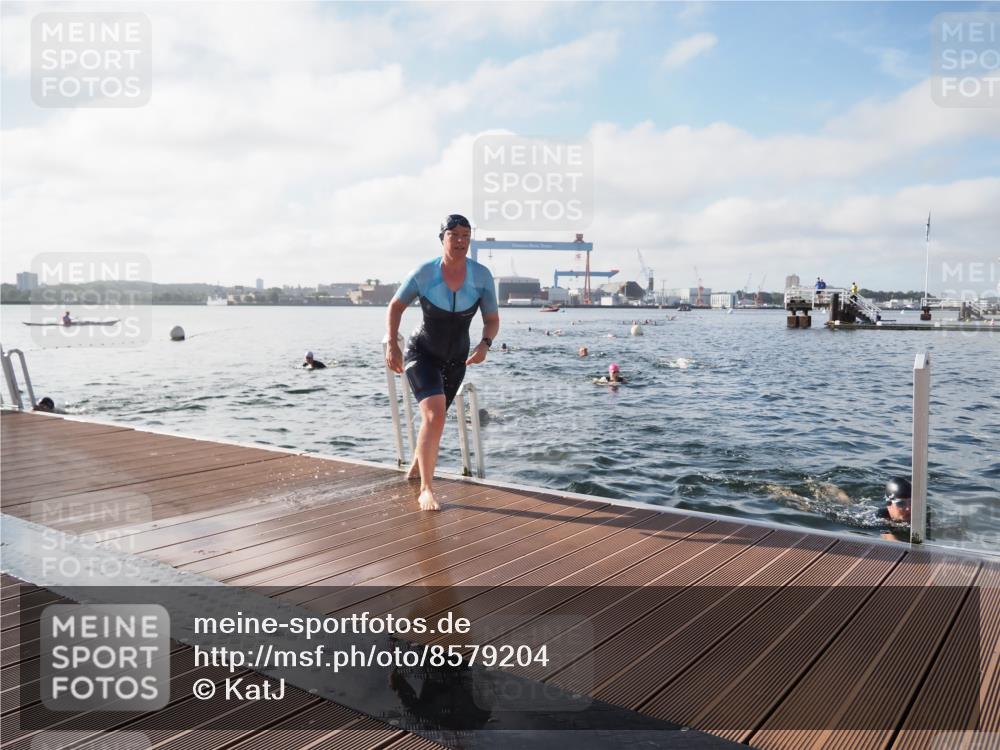 17.08.2025 - KN Förde Triathlon 2025 KatJ http://msf.ph/oto/8579204 17.08.2025 09:20:28 Schwimmen 188, 211, 240, 241, 196, 211, 240 meine-sportfotos.de