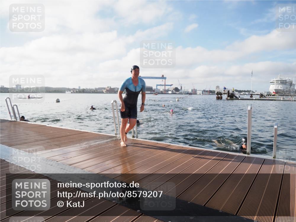 17.08.2025 - KN Förde Triathlon 2025 KatJ http://msf.ph/oto/8579207 17.08.2025 09:20:28 Schwimmen 188, 211, 240, 241, 196, 211, 240 meine-sportfotos.de