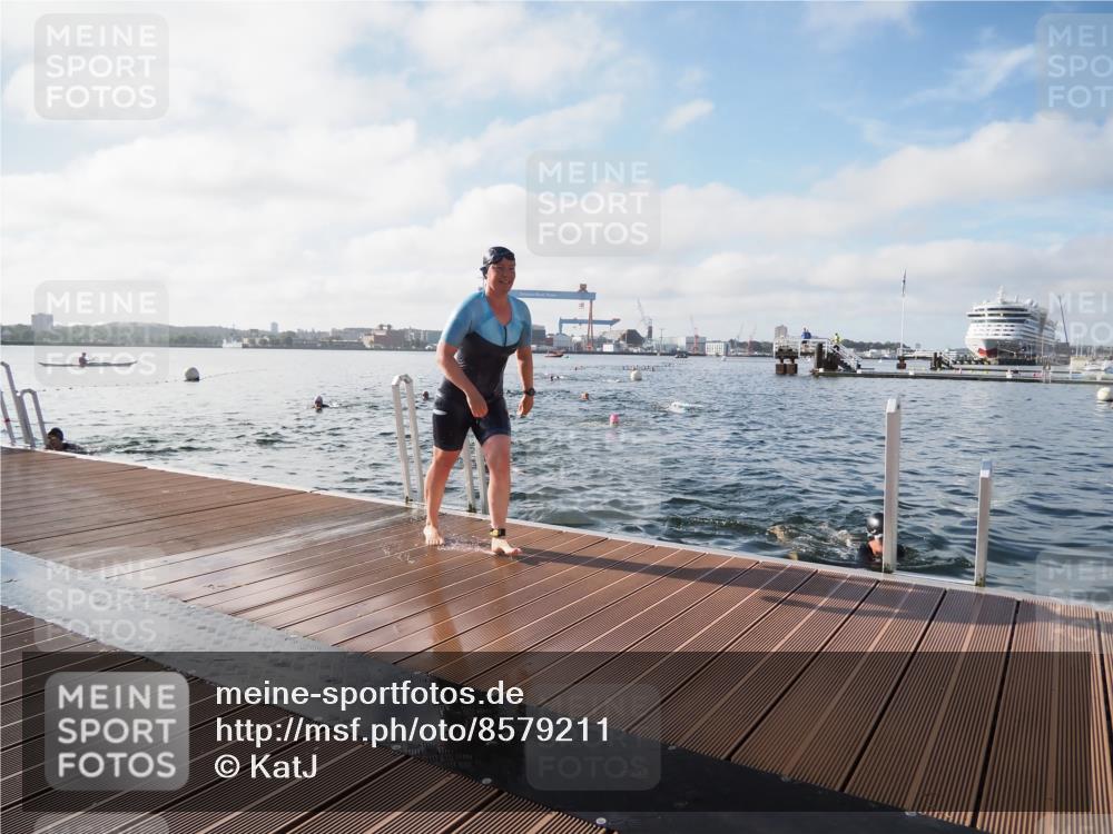 17.08.2025 - KN Förde Triathlon 2025 KatJ http://msf.ph/oto/8579211 17.08.2025 09:20:28 Schwimmen 188, 211, 240, 241, 196, 211, 240 meine-sportfotos.de