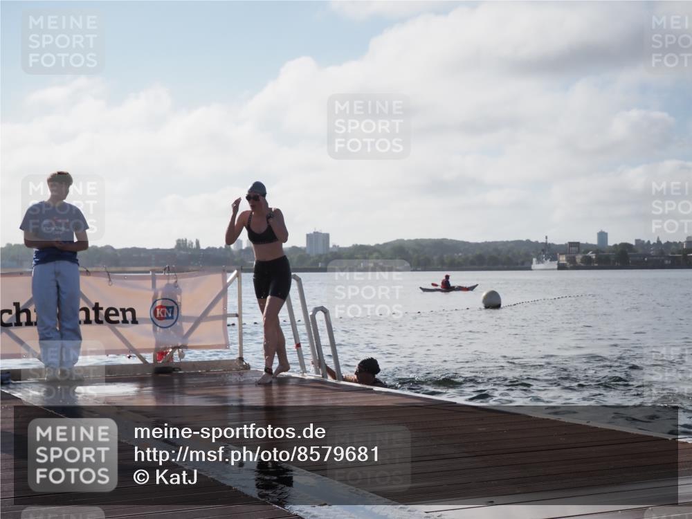 17.08.2025 - KN Förde Triathlon 2025 KatJ http://msf.ph/oto/8579681 17.08.2025 09:21:18 Schwimmen 171, 194, 201, 171, 201 meine-sportfotos.de