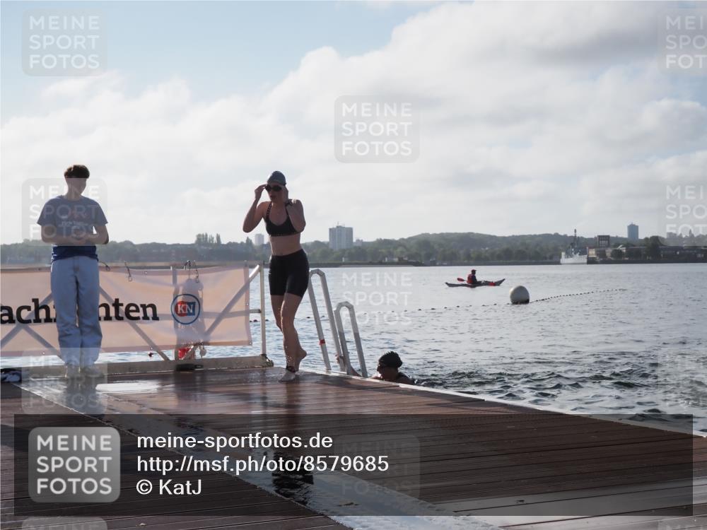 17.08.2025 - KN Förde Triathlon 2025 KatJ http://msf.ph/oto/8579685 17.08.2025 09:21:18 Schwimmen 171, 194, 201, 171, 201 meine-sportfotos.de