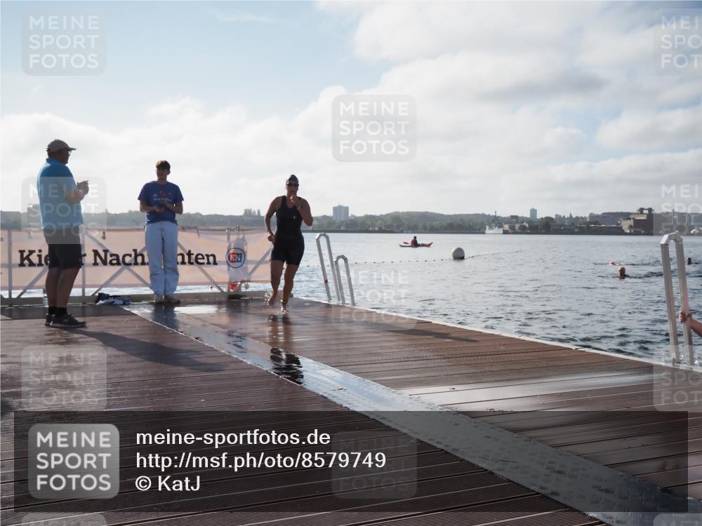17.08.2025 - KN Förde Triathlon 2025 KatJ http://msf.ph/oto/8579749 17.08.2025 09:21:23 Schwimmen 171, 194, 201, 230, 171, 194, 201 meine-sportfotos.de