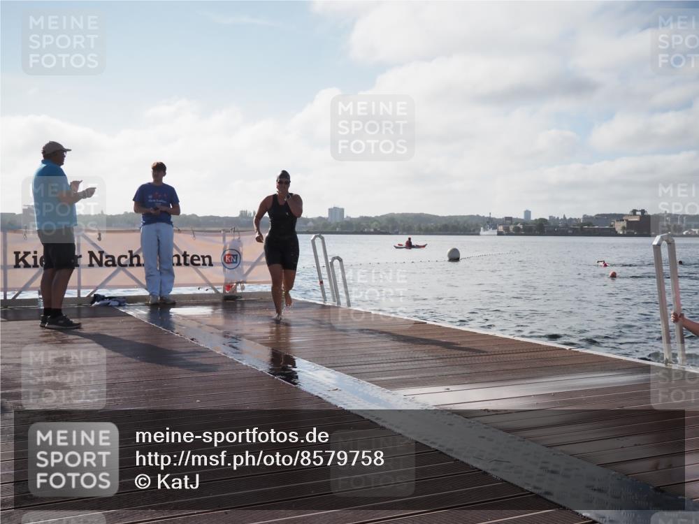 17.08.2025 - KN Förde Triathlon 2025 KatJ http://msf.ph/oto/8579758 17.08.2025 09:21:23 Schwimmen 171, 194, 201, 230, 171, 194, 201 meine-sportfotos.de