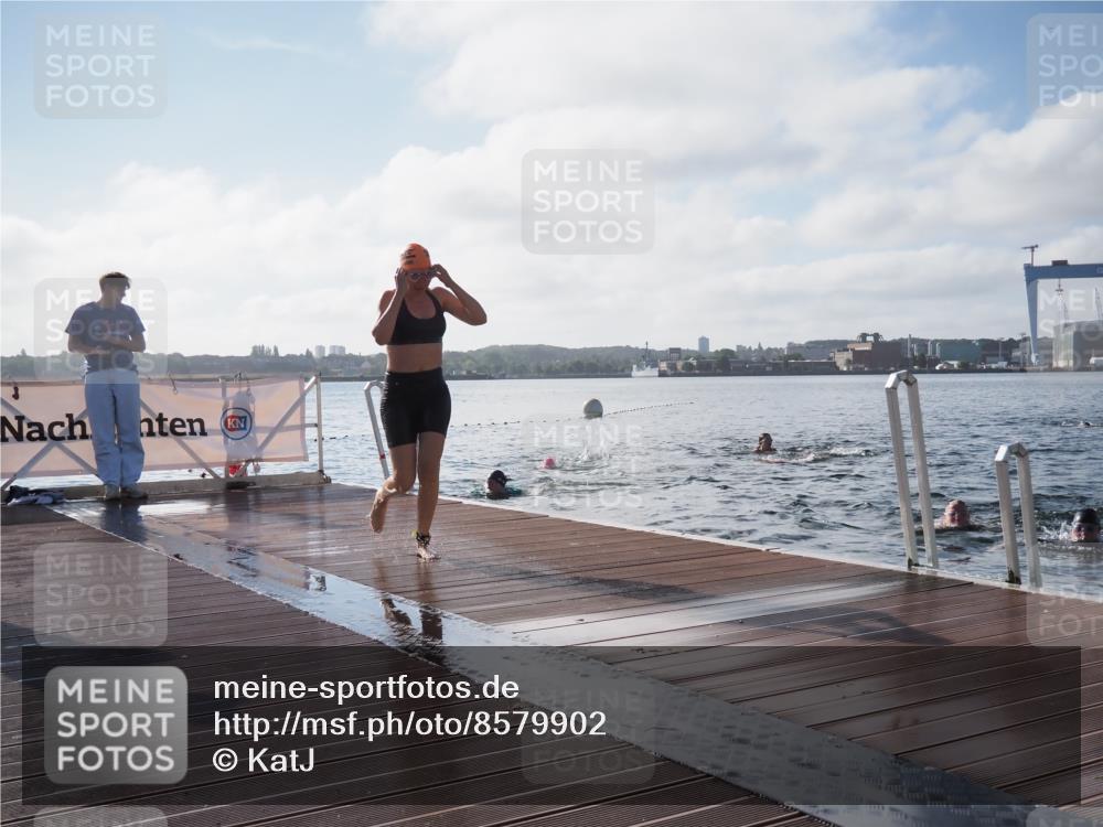 17.08.2025 - KN Förde Triathlon 2025 KatJ http://msf.ph/oto/8579902 17.08.2025 09:21:47 Schwimmen 212, 215, 244, 244 meine-sportfotos.de