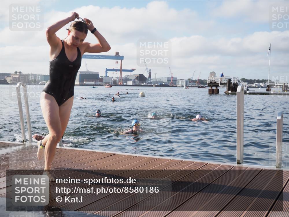 17.08.2025 - KN Förde Triathlon 2025 KatJ http://msf.ph/oto/8580186 17.08.2025 09:22:10 Schwimmen 111, 208, 210, 213, 224, 210, 213, 215, 224, 242 meine-sportfotos.de