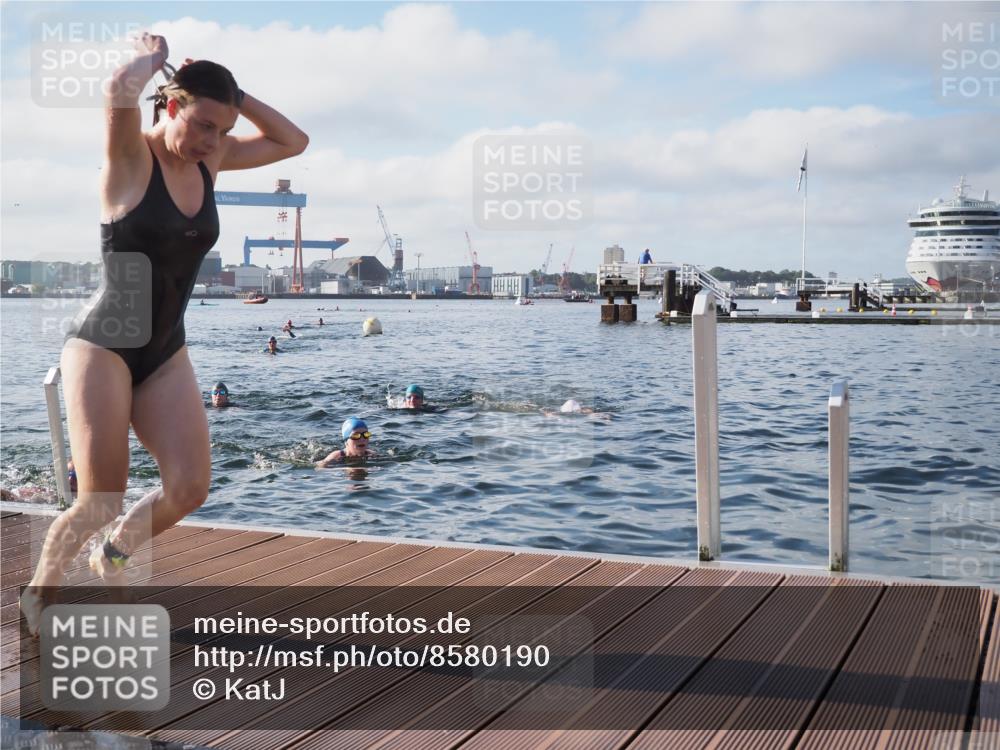 17.08.2025 - KN Förde Triathlon 2025 KatJ http://msf.ph/oto/8580190 17.08.2025 09:22:10 Schwimmen 111, 208, 210, 213, 224, 210, 213, 215, 224, 242 meine-sportfotos.de
