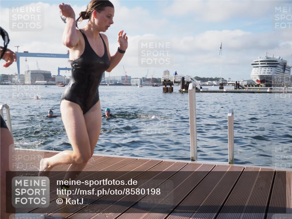17.08.2025 - KN Förde Triathlon 2025 KatJ http://msf.ph/oto/8580198 17.08.2025 09:22:11 Schwimmen 111, 208, 210, 213, 224, 208, 210, 213, 224, 242 meine-sportfotos.de