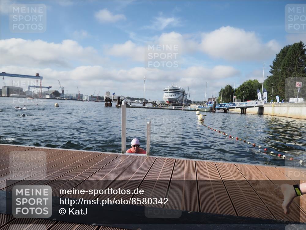 17.08.2025 - KN Förde Triathlon 2025 KatJ http://msf.ph/oto/8580342 17.08.2025 09:22:23 Schwimmen 111, 208, 221, 235, 111, 208, 221, 235 meine-sportfotos.de