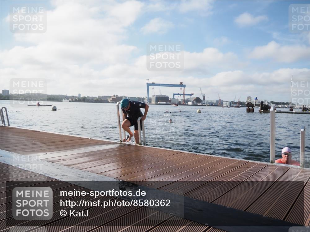 17.08.2025 - KN Förde Triathlon 2025 KatJ http://msf.ph/oto/8580362 17.08.2025 09:22:24 Schwimmen 111, 208, 221, 235, 111, 208, 221, 235 meine-sportfotos.de