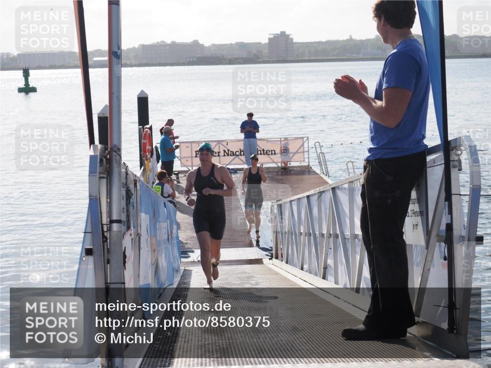 17.08.2025 - KN Förde Triathlon 2025 MichiJ http://msf.ph/oto/8580375 17.08.2025 09:18:27 Schwimmen 174, 185, 254, 174, 185, 192, 250 meine-sportfotos.de