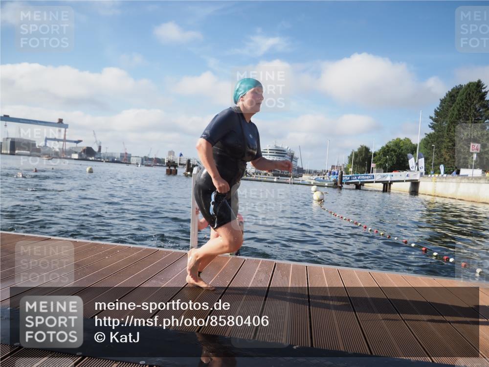 17.08.2025 - KN Förde Triathlon 2025 KatJ http://msf.ph/oto/8580406 17.08.2025 09:22:27 Schwimmen 111, 221, 235, 111, 208, 221, 235 meine-sportfotos.de