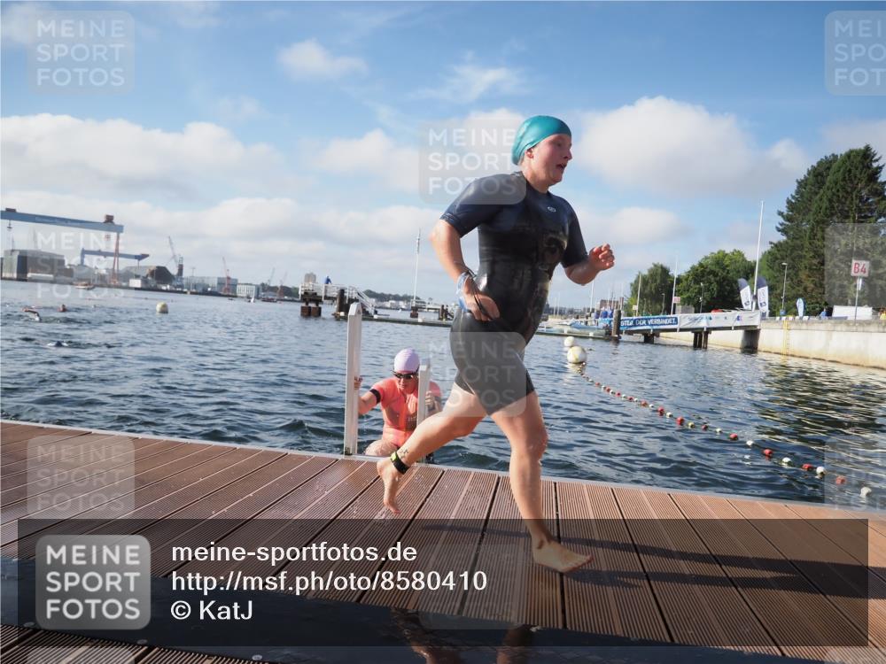 17.08.2025 - KN Förde Triathlon 2025 KatJ http://msf.ph/oto/8580410 17.08.2025 09:22:27 Schwimmen 111, 221, 235, 111, 208, 221, 235 meine-sportfotos.de