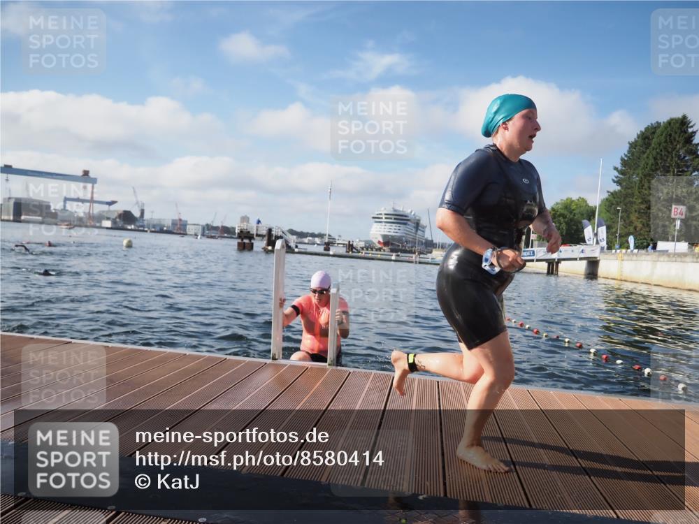 17.08.2025 - KN Förde Triathlon 2025 KatJ http://msf.ph/oto/8580414 17.08.2025 09:22:27 Schwimmen 111, 221, 235, 111, 208, 221, 235 meine-sportfotos.de