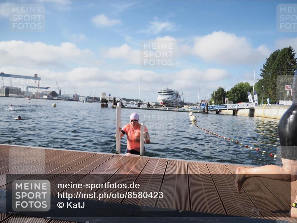 17.08.2025 - KN Förde Triathlon 2025 KatJ http://msf.ph/oto/8580423 17.08.2025 09:22:27 Schwimmen 111, 221, 235, 111, 208, 221, 235 meine-sportfotos.de