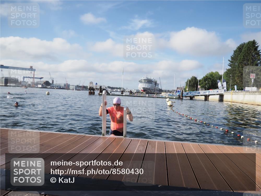 17.08.2025 - KN Förde Triathlon 2025 KatJ http://msf.ph/oto/8580430 17.08.2025 09:22:28 Schwimmen 111, 221, 235, 111, 208, 221, 235 meine-sportfotos.de