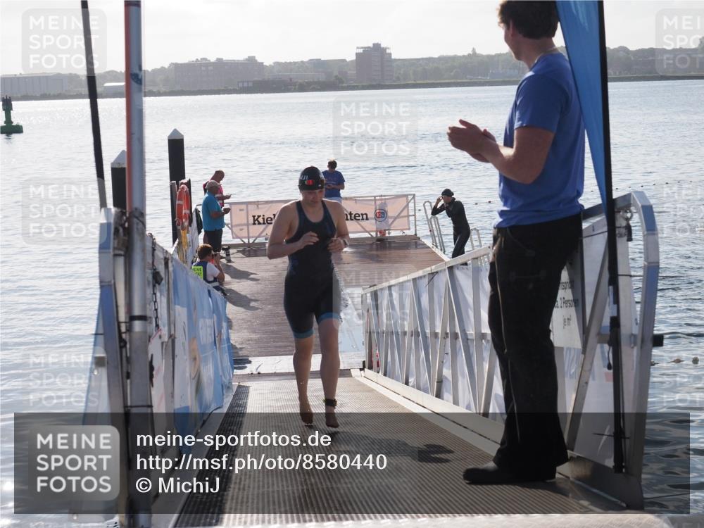 17.08.2025 - KN Förde Triathlon 2025 MichiJ http://msf.ph/oto/8580440 17.08.2025 09:18:31 Schwimmen 174, 185, 174, 192, 250 meine-sportfotos.de