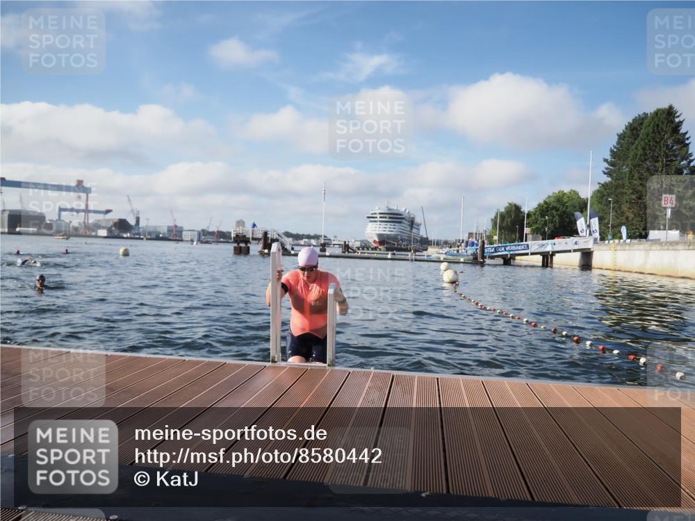 17.08.2025 - KN Förde Triathlon 2025 KatJ http://msf.ph/oto/8580442 17.08.2025 09:22:28 Schwimmen 111, 221, 235, 111, 208, 221, 235 meine-sportfotos.de
