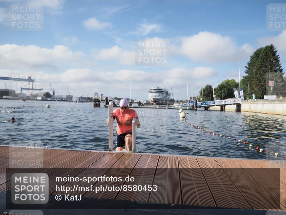 17.08.2025 - KN Förde Triathlon 2025 KatJ http://msf.ph/oto/8580453 17.08.2025 09:22:28 Schwimmen 111, 221, 235, 111, 208, 221, 235 meine-sportfotos.de