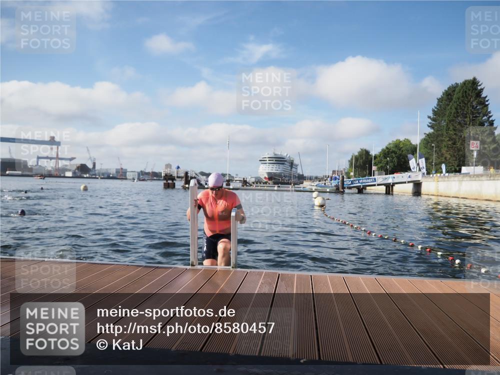 17.08.2025 - KN Förde Triathlon 2025 KatJ http://msf.ph/oto/8580457 17.08.2025 09:22:28 Schwimmen 111, 221, 235, 111, 208, 221, 235 meine-sportfotos.de