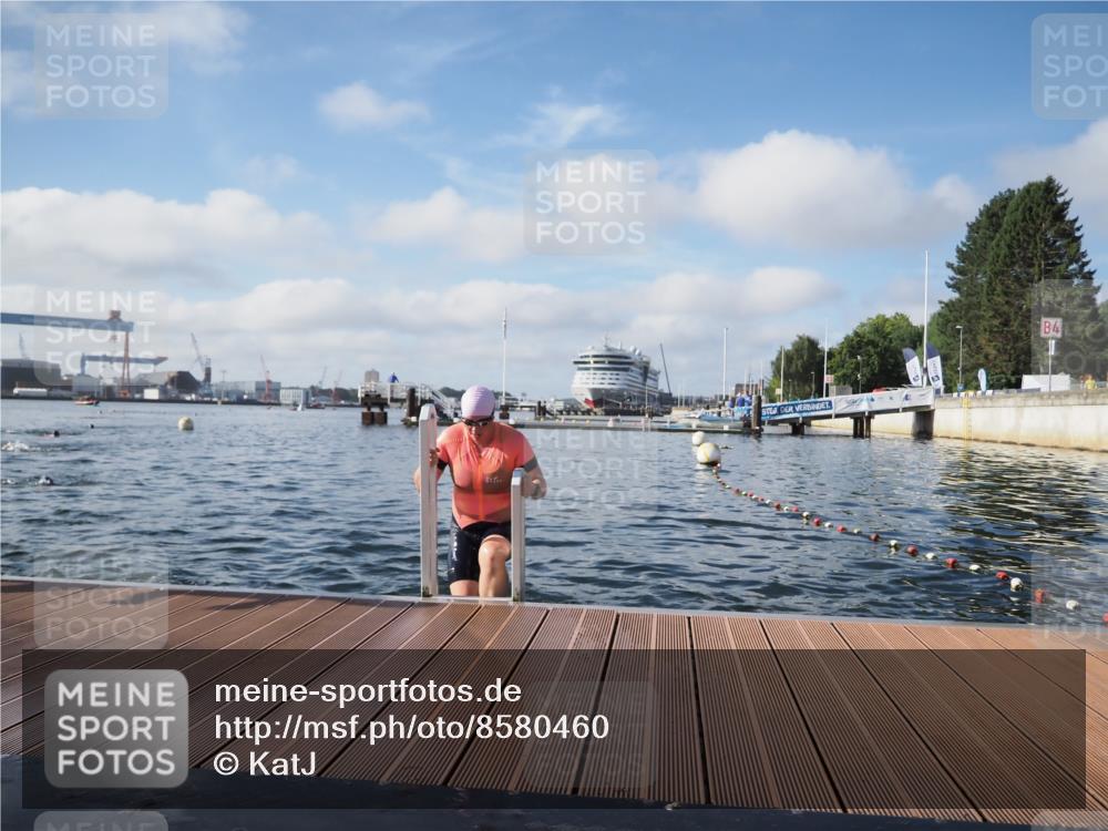 17.08.2025 - KN Förde Triathlon 2025 KatJ http://msf.ph/oto/8580460 17.08.2025 09:22:29 Schwimmen 221, 235, 111, 208, 221, 235 meine-sportfotos.de