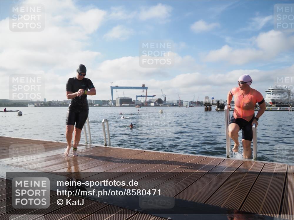 17.08.2025 - KN Förde Triathlon 2025 KatJ http://msf.ph/oto/8580471 17.08.2025 09:22:29 Schwimmen 221, 235, 111, 208, 221, 235 meine-sportfotos.de