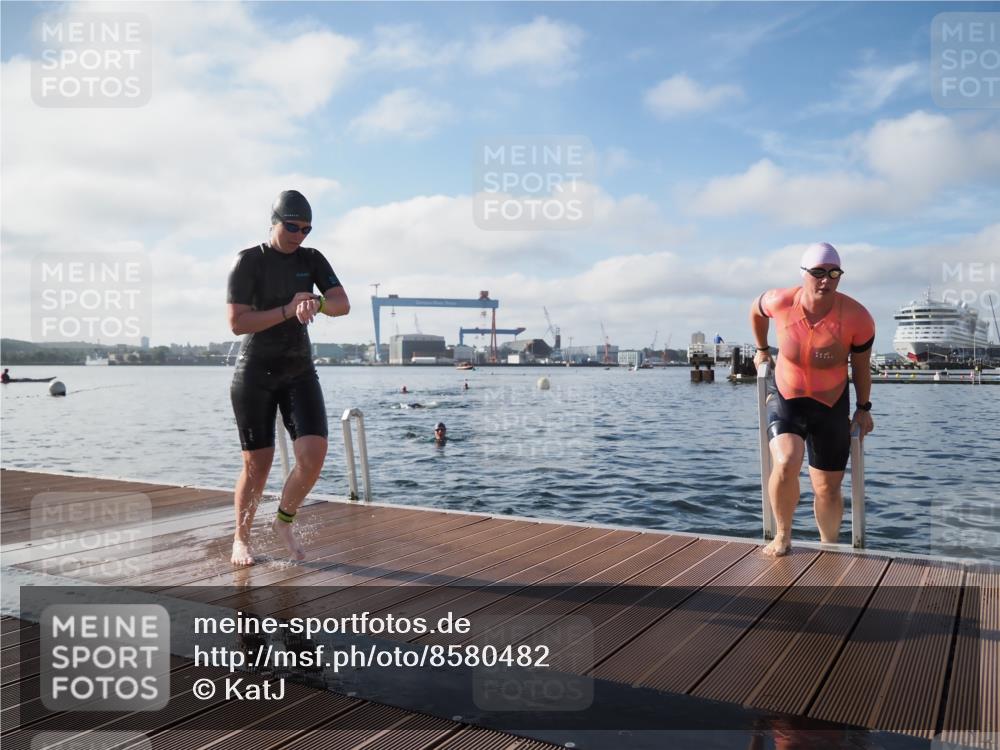 17.08.2025 - KN Förde Triathlon 2025 KatJ http://msf.ph/oto/8580482 17.08.2025 09:22:30 Schwimmen 221, 235, 111, 208, 221, 235 meine-sportfotos.de