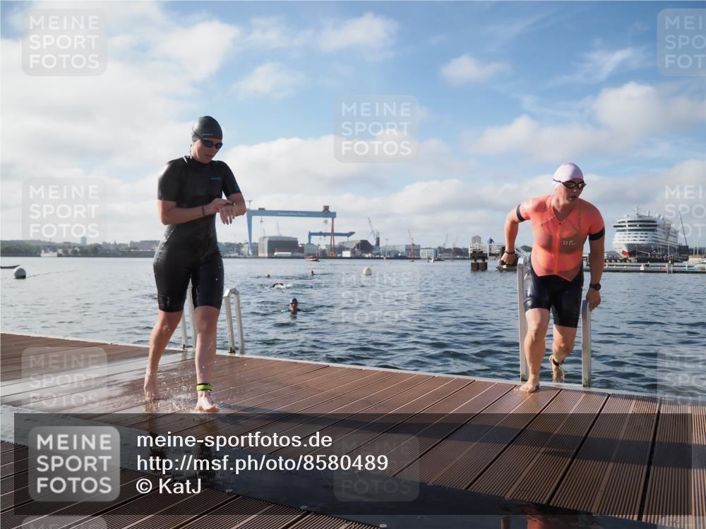 17.08.2025 - KN Förde Triathlon 2025 KatJ http://msf.ph/oto/8580489 17.08.2025 09:22:30 Schwimmen 221, 235, 111, 208, 221, 235 meine-sportfotos.de