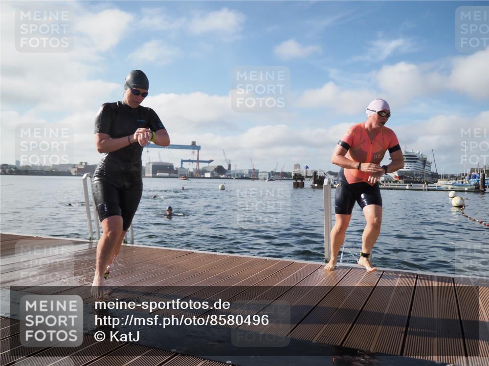 17.08.2025 - KN Förde Triathlon 2025 KatJ http://msf.ph/oto/8580496 17.08.2025 09:22:30 Schwimmen 221, 235, 111, 208, 221, 235 meine-sportfotos.de