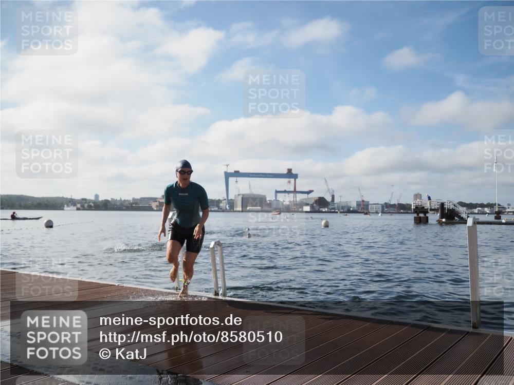 17.08.2025 - KN Förde Triathlon 2025 KatJ http://msf.ph/oto/8580510 17.08.2025 09:22:41 Schwimmen 246, 249, 221, 235, 246, 249 meine-sportfotos.de