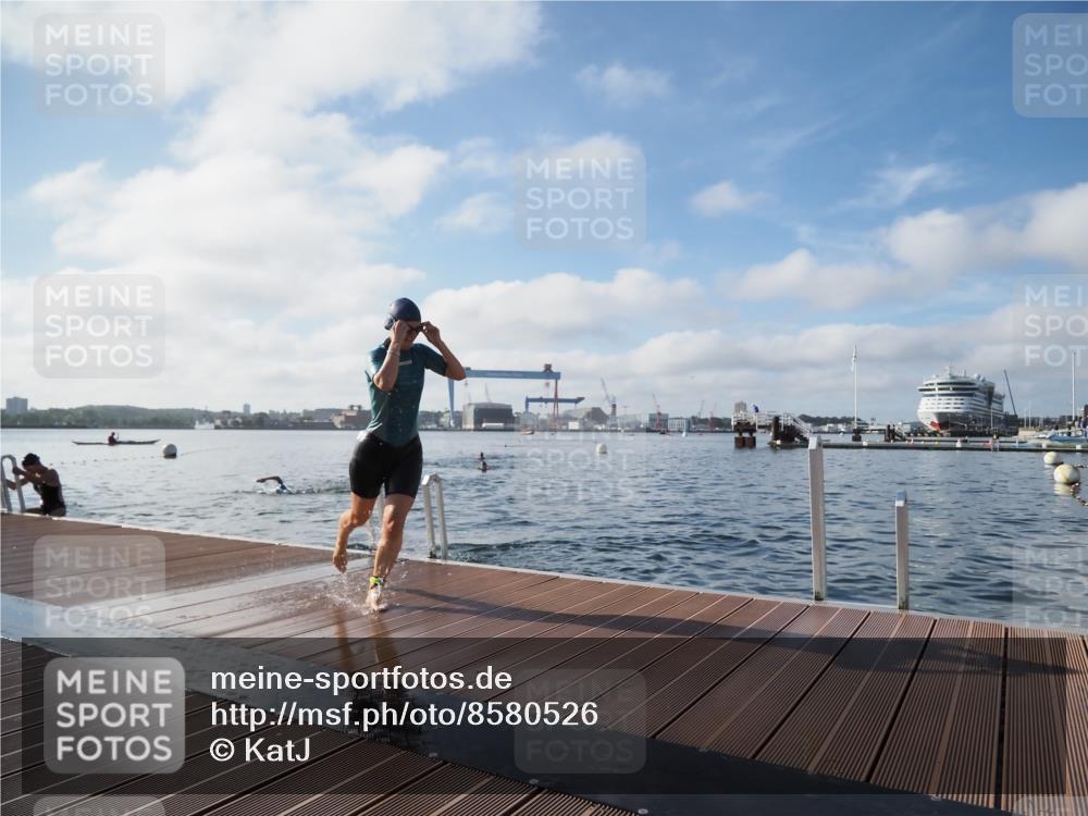 17.08.2025 - KN Förde Triathlon 2025 KatJ http://msf.ph/oto/8580526 17.08.2025 09:22:42 Schwimmen 246, 249, 235, 246, 249 meine-sportfotos.de