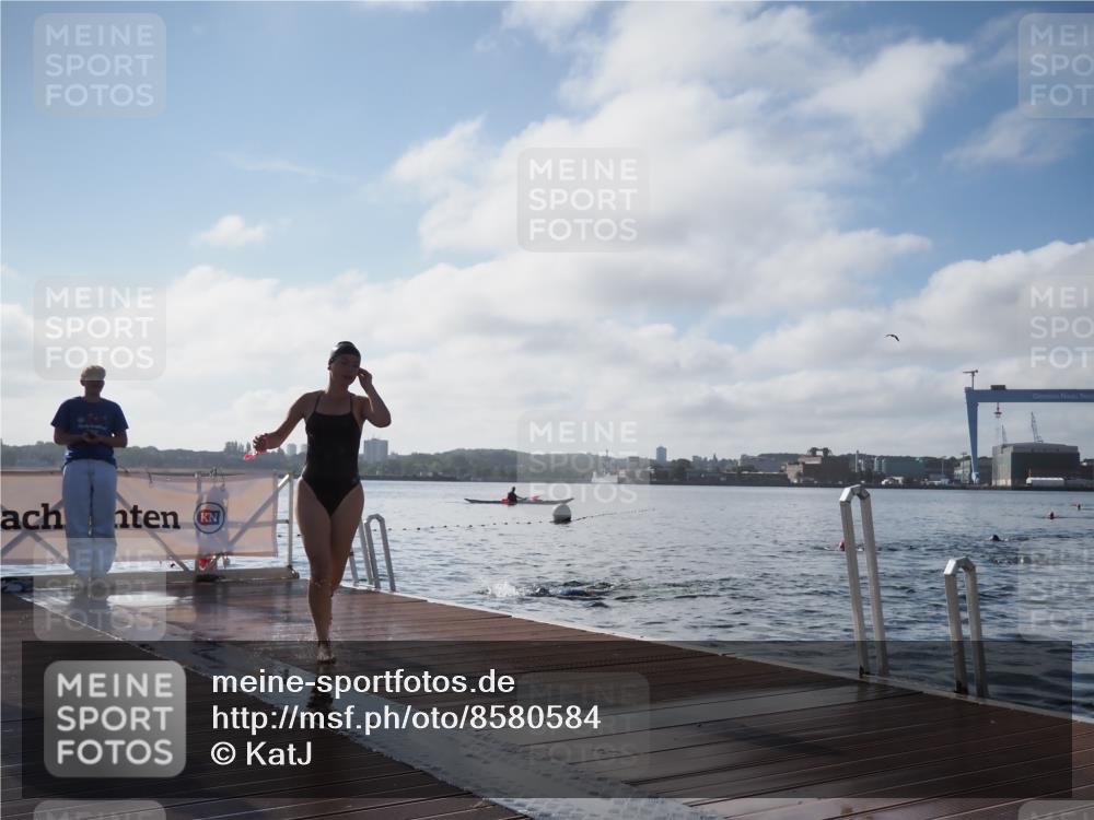 17.08.2025 - KN Förde Triathlon 2025 KatJ http://msf.ph/oto/8580584 17.08.2025 09:22:47 Schwimmen 234, 246, 249, 246, 249 meine-sportfotos.de
