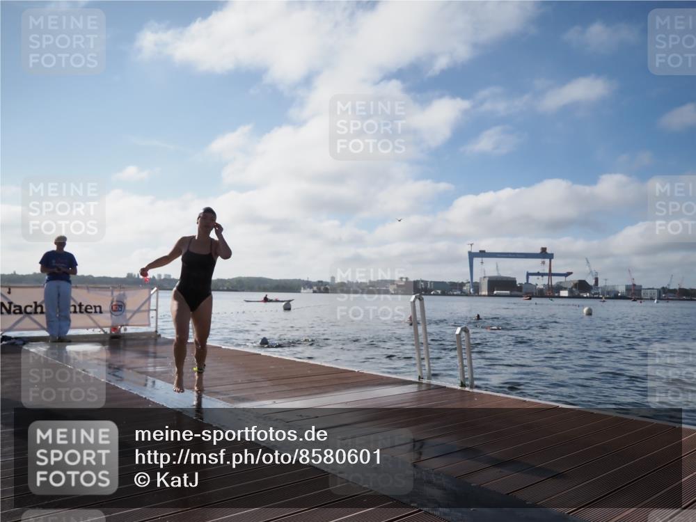 17.08.2025 - KN Förde Triathlon 2025 KatJ http://msf.ph/oto/8580601 17.08.2025 09:22:47 Schwimmen 234, 246, 249, 246, 249 meine-sportfotos.de