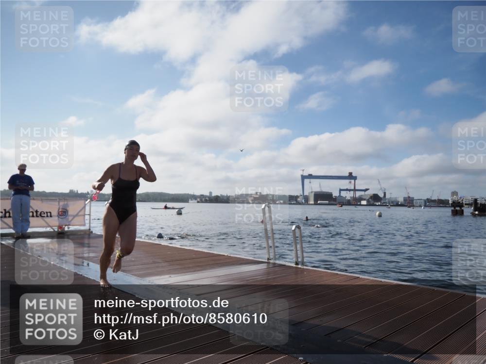 17.08.2025 - KN Förde Triathlon 2025 KatJ http://msf.ph/oto/8580610 17.08.2025 09:22:47 Schwimmen 234, 246, 249, 246, 249 meine-sportfotos.de