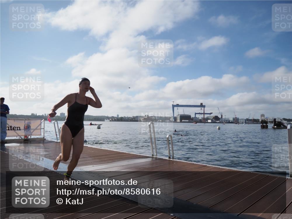 17.08.2025 - KN Förde Triathlon 2025 KatJ http://msf.ph/oto/8580616 17.08.2025 09:22:48 Schwimmen 234, 246, 249, 246, 249 meine-sportfotos.de