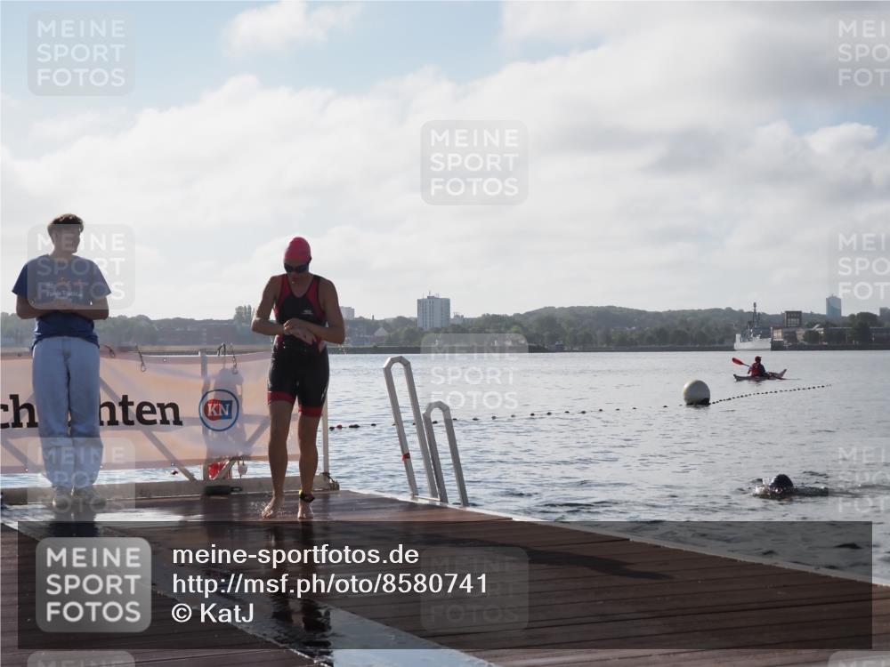 17.08.2025 - KN Förde Triathlon 2025 KatJ http://msf.ph/oto/8580741 17.08.2025 09:23:09 Schwimmen 225, 237, 225, 234, 237 meine-sportfotos.de