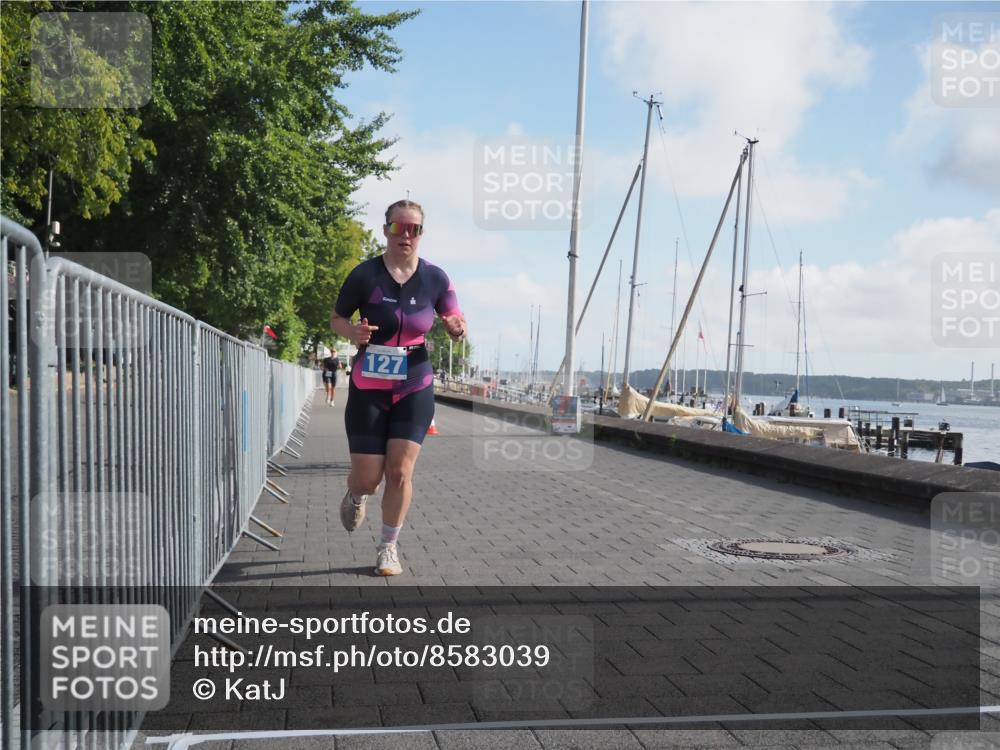 17.08.2025 - KN Förde Triathlon 2025 KatJ http://msf.ph/oto/8583039 17.08.2025 10:04:53 Laufen 127, 253 meine-sportfotos.de
