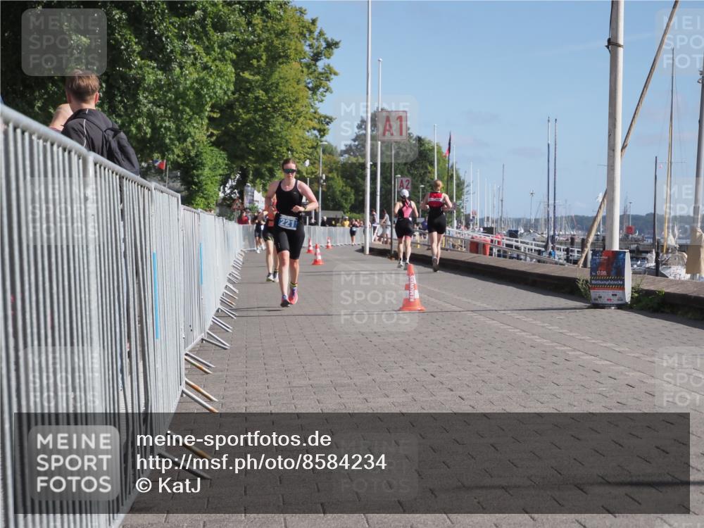 17.08.2025 - KN Förde Triathlon 2025 KatJ http://msf.ph/oto/8584234 17.08.2025 10:33:01 Laufen 221 meine-sportfotos.de