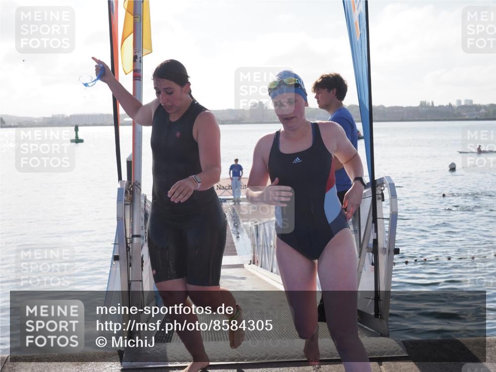 17.08.2025 - KN Förde Triathlon 2025 MichiJ http://msf.ph/oto/8584305 17.08.2025 09:22:29 Schwimmen 111, 208, 221, 235 meine-sportfotos.de