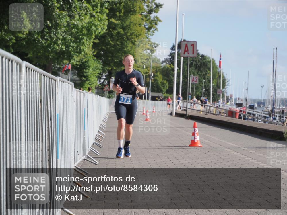 17.08.2025 - KN Förde Triathlon 2025 KatJ http://msf.ph/oto/8584306 17.08.2025 10:09:16 Laufen 109, 144, 173 meine-sportfotos.de