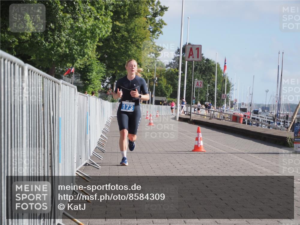 17.08.2025 - KN Förde Triathlon 2025 KatJ http://msf.ph/oto/8584309 17.08.2025 10:09:16 Laufen 109, 144, 173 meine-sportfotos.de