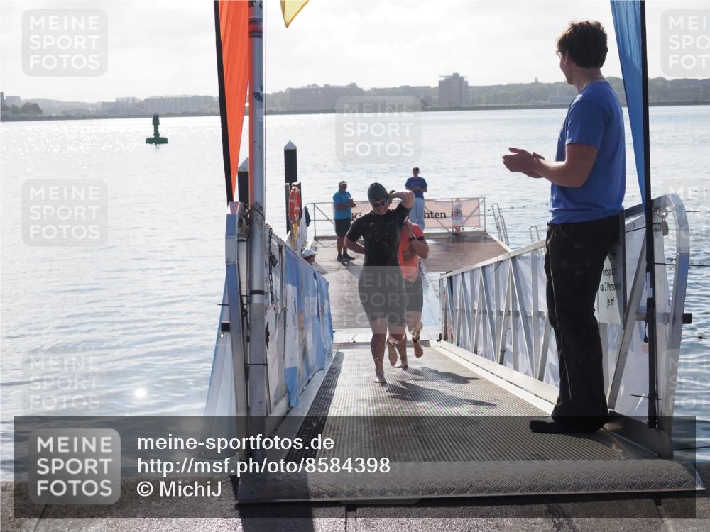 17.08.2025 - KN Förde Triathlon 2025 MichiJ http://msf.ph/oto/8584398 17.08.2025 09:22:34 Schwimmen 111, 208, 221, 235, 221, 235, 246 meine-sportfotos.de