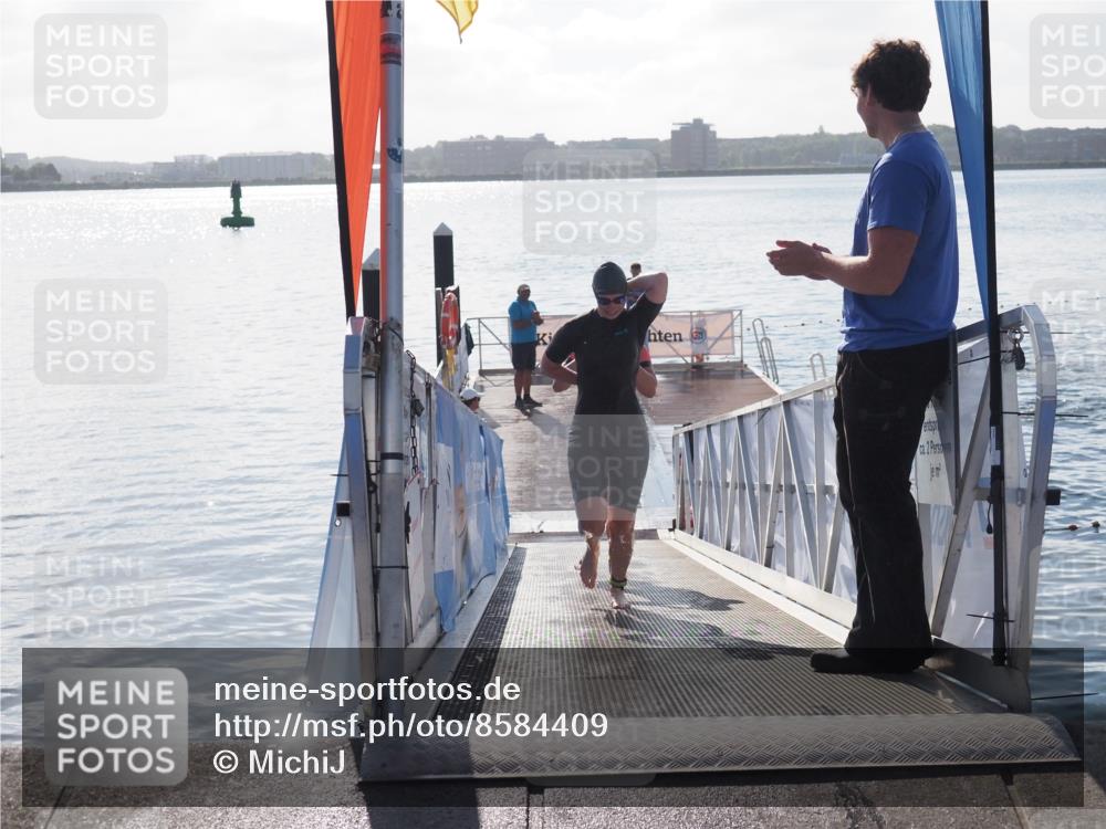 17.08.2025 - KN Förde Triathlon 2025 MichiJ http://msf.ph/oto/8584409 17.08.2025 09:22:34 Schwimmen 111, 208, 221, 235, 221, 235, 246 meine-sportfotos.de