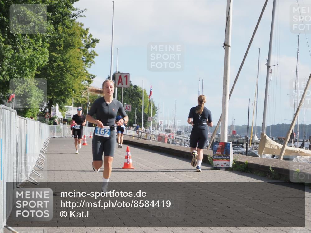 17.08.2025 - KN Förde Triathlon 2025 KatJ http://msf.ph/oto/8584419 17.08.2025 10:09:28 Laufen 136, 144, 162 meine-sportfotos.de