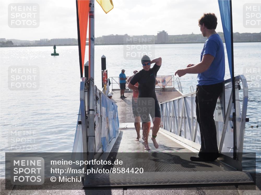 17.08.2025 - KN Förde Triathlon 2025 MichiJ http://msf.ph/oto/8584420 17.08.2025 09:22:35 Schwimmen 111, 208, 221, 235, 221, 235, 246 meine-sportfotos.de