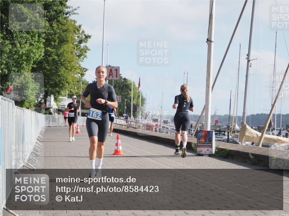 17.08.2025 - KN Förde Triathlon 2025 KatJ http://msf.ph/oto/8584423 17.08.2025 10:09:28 Laufen 136, 144, 162 meine-sportfotos.de
