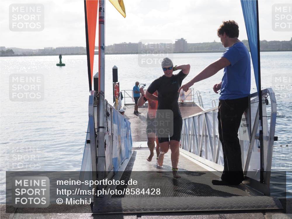 17.08.2025 - KN Förde Triathlon 2025 MichiJ http://msf.ph/oto/8584428 17.08.2025 09:22:35 Schwimmen 111, 208, 221, 235, 221, 235, 246 meine-sportfotos.de