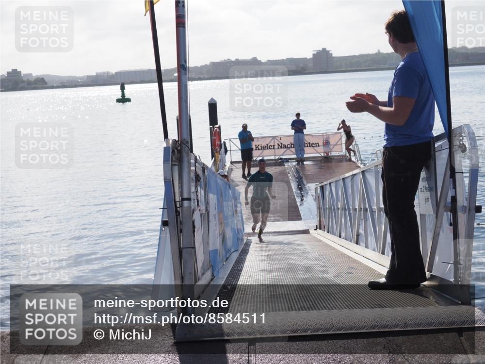 17.08.2025 - KN Förde Triathlon 2025 MichiJ http://msf.ph/oto/8584511 17.08.2025 09:22:44 Schwimmen 221, 235, 246, 246, 249 meine-sportfotos.de