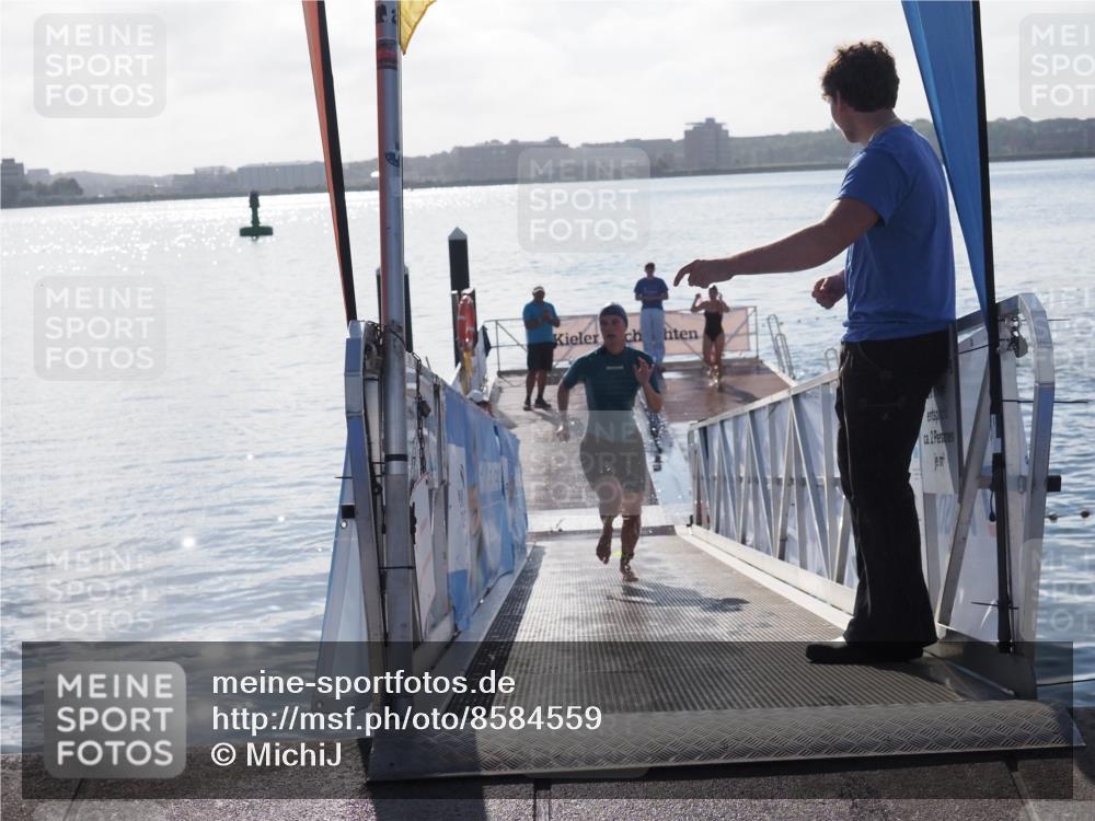 17.08.2025 - KN Förde Triathlon 2025 MichiJ http://msf.ph/oto/8584559 17.08.2025 09:22:46 Schwimmen 221, 235, 246, 246, 249 meine-sportfotos.de