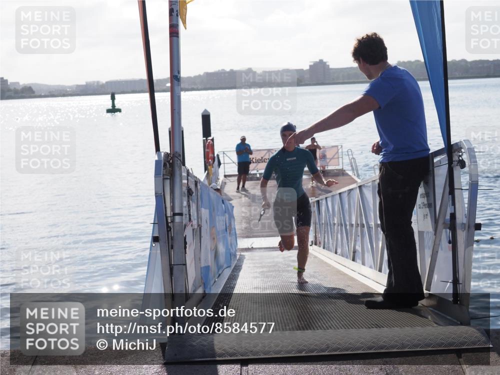 17.08.2025 - KN Förde Triathlon 2025 MichiJ http://msf.ph/oto/8584577 17.08.2025 09:22:46 Schwimmen 221, 235, 246, 246, 249 meine-sportfotos.de